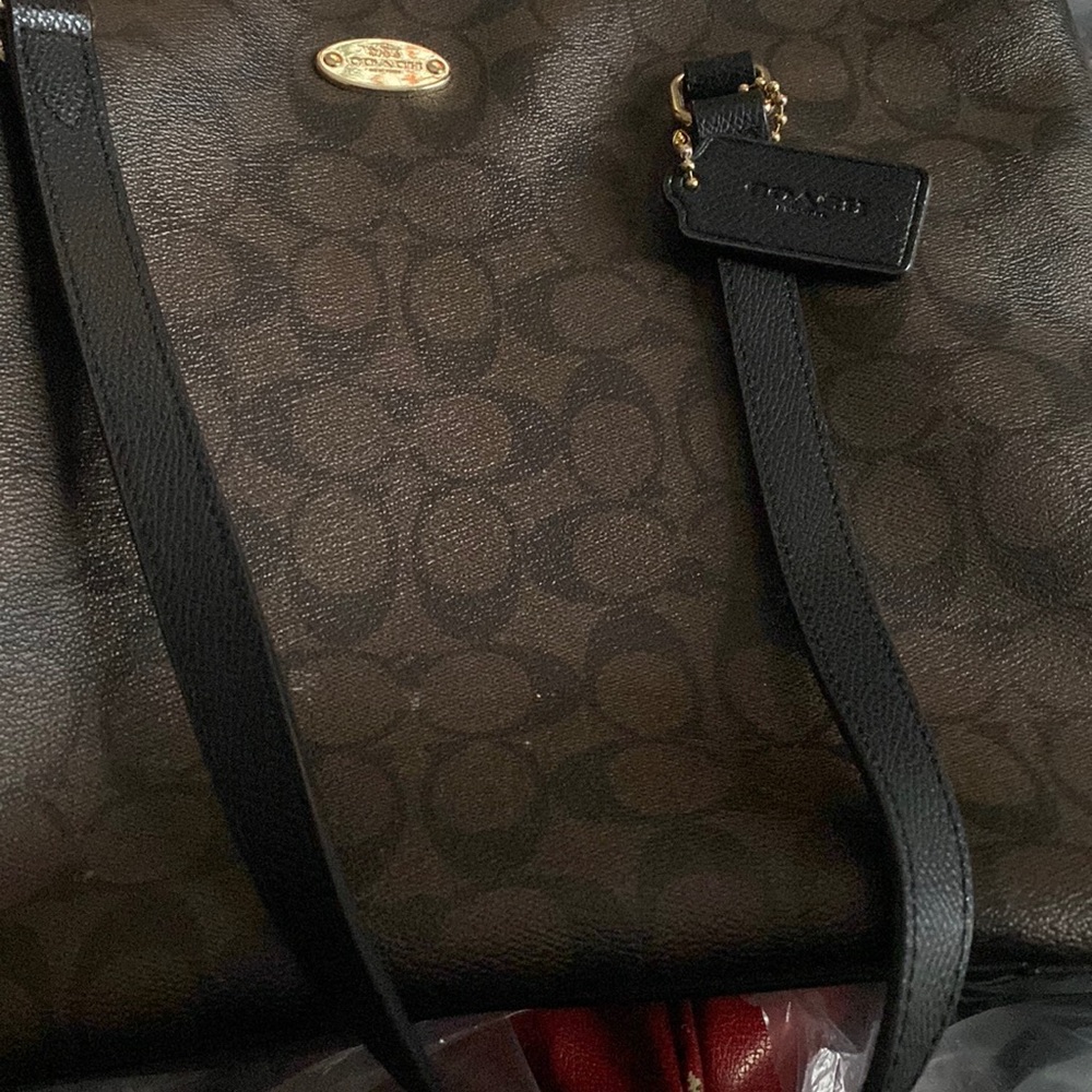 Almost New Ladies Coach Pocketbook brown haven’t used much really nice.